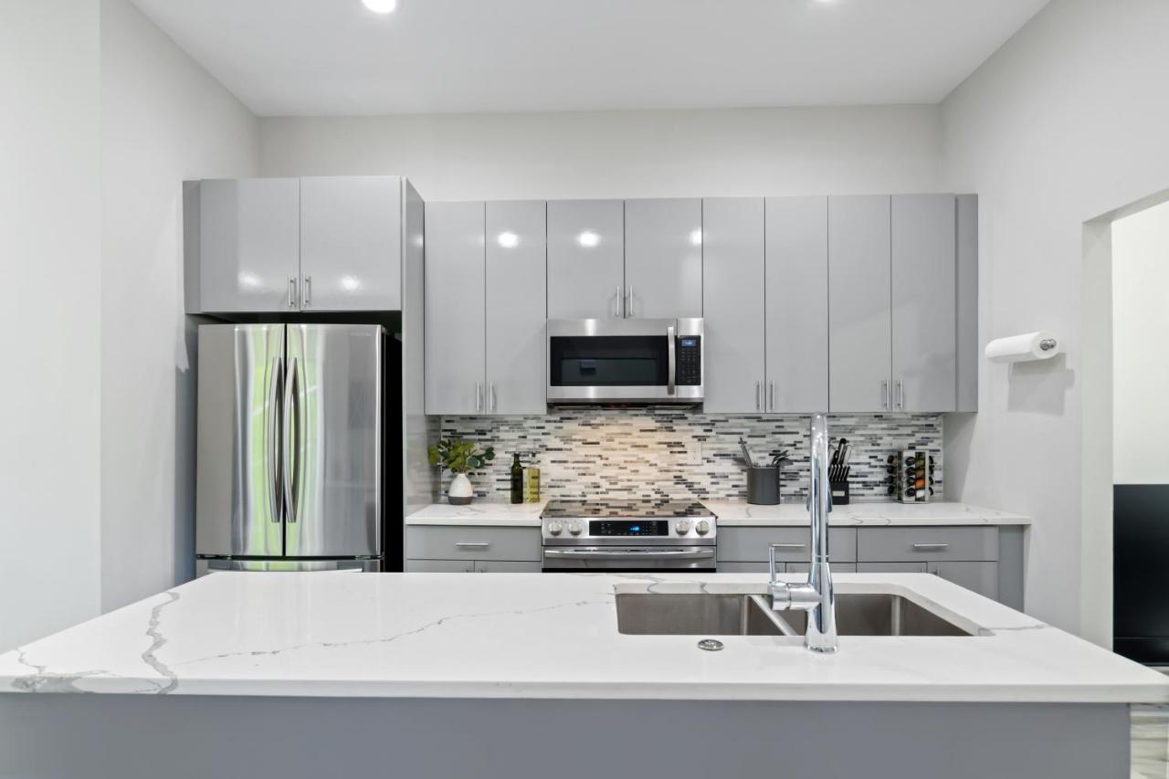The Red Door - Ultra Modern Atlanta Home - Designedbydom מראה חיצוני תמונה