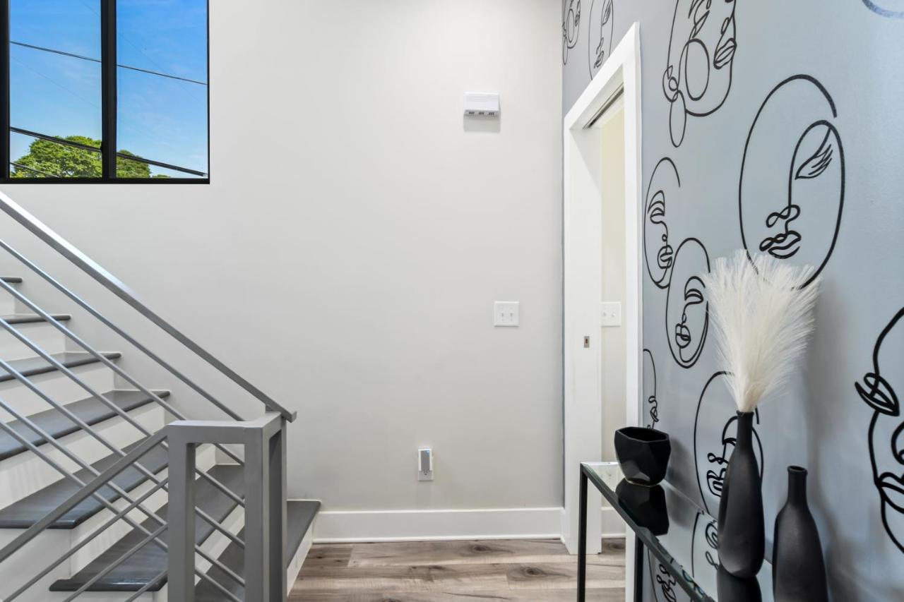 The Red Door - Ultra Modern Atlanta Home - Designedbydom מראה חיצוני תמונה