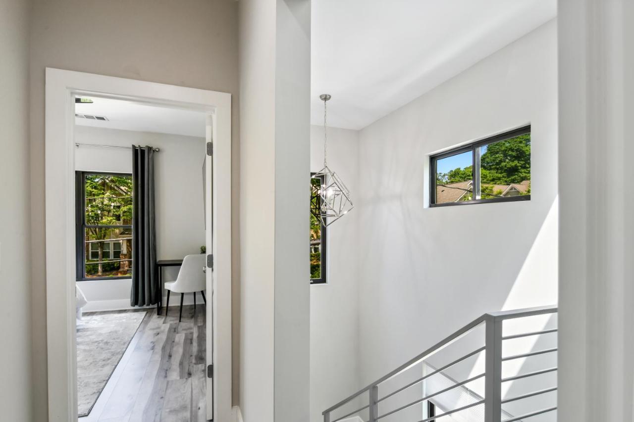 The Red Door - Ultra Modern Atlanta Home - Designedbydom מראה חיצוני תמונה