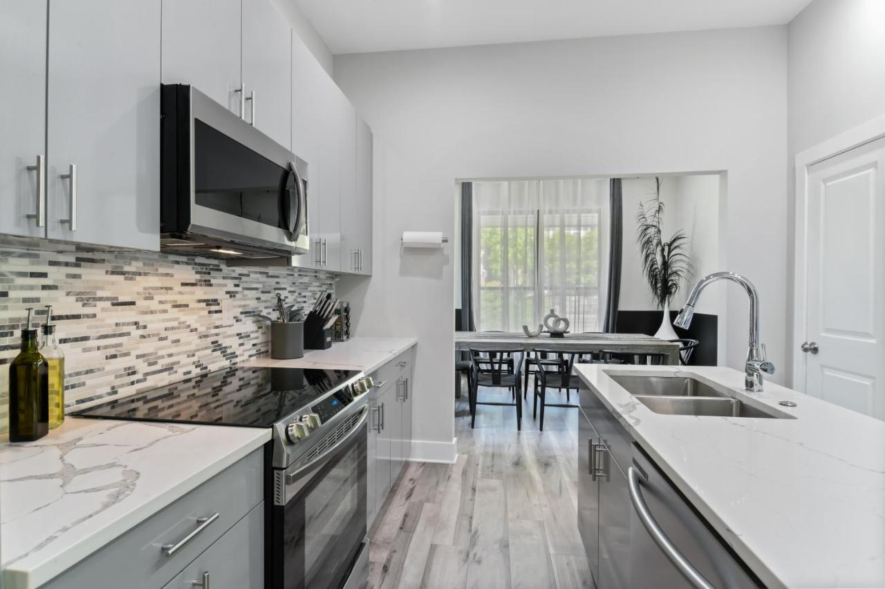 The Red Door - Ultra Modern Atlanta Home - Designedbydom מראה חיצוני תמונה